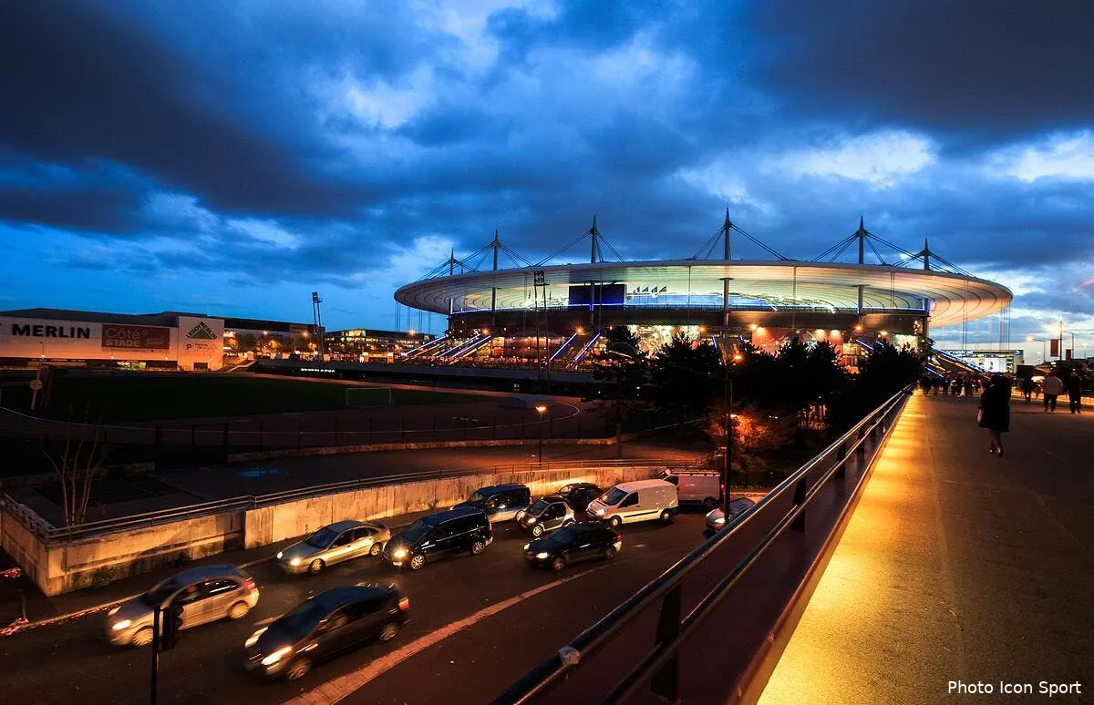 le stade de france en cours d evacuation iconsport 24745538125497