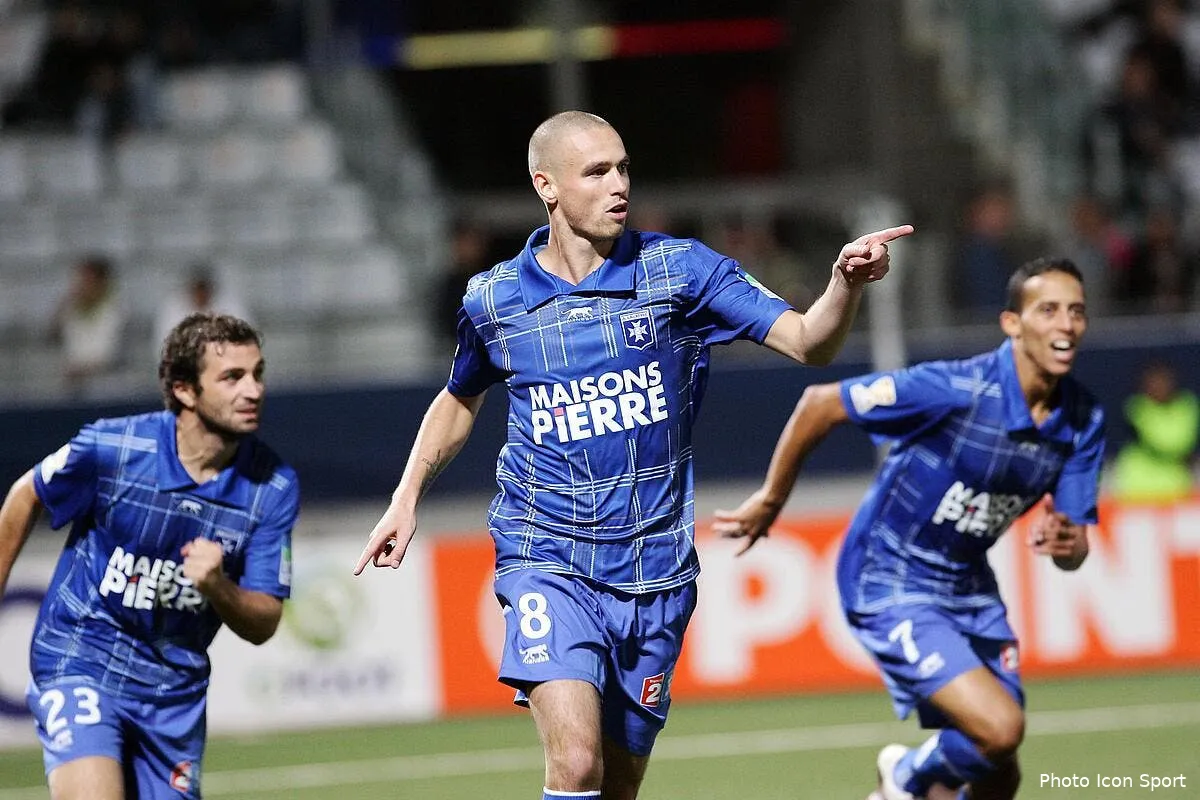 le tallec incendie les arbitres iconsport mrv 300811 02 0425475