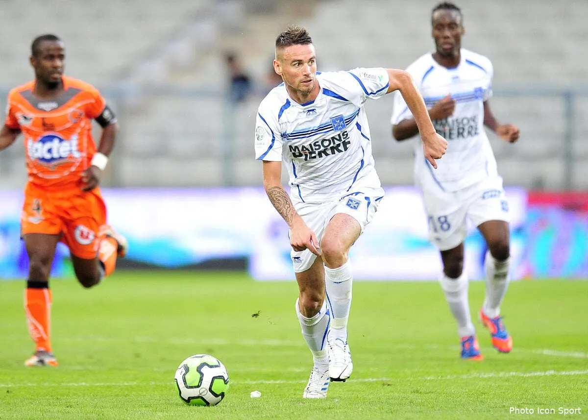 le tallec signe pour trois ans a valenciennes iconsport noe 240812 23 2939431