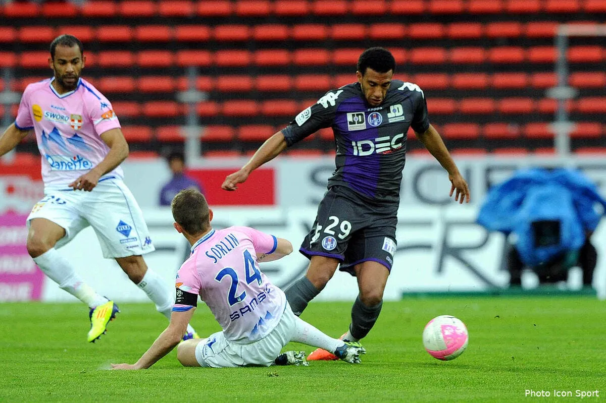 le tfc pouvait esperer mieux et fait la mauvaise operation de la soiree toolooz34004