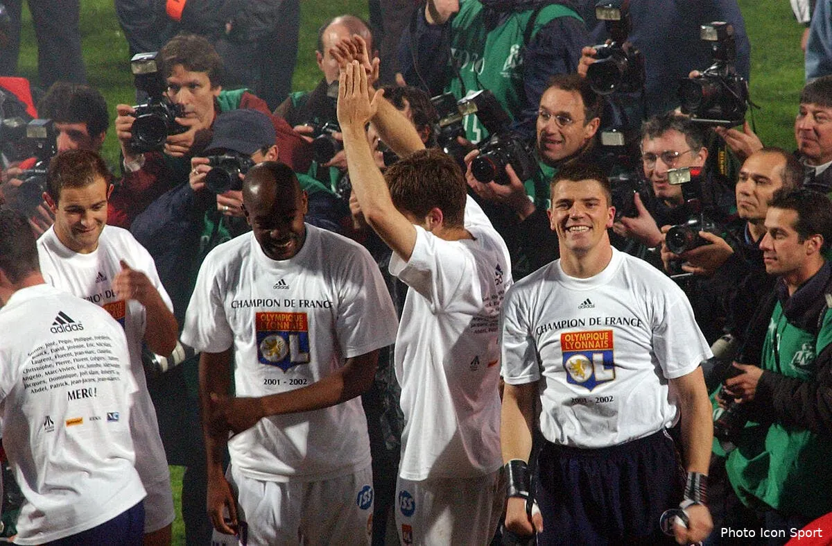 lens ca rappelle des souvenirs a l ol iconsport ban 080502 01 0274783