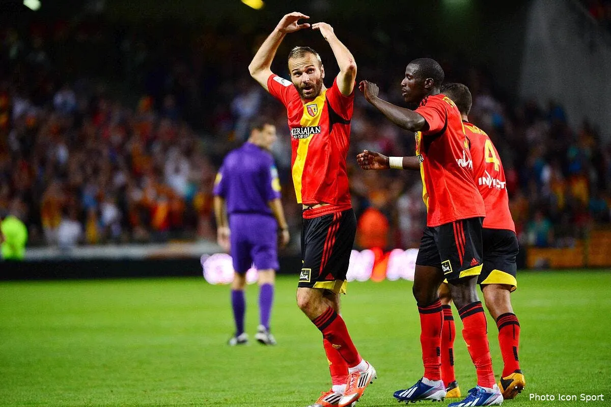 lens et angers filent en tete de la ligue 2 iconsport win 300813 05 1164509