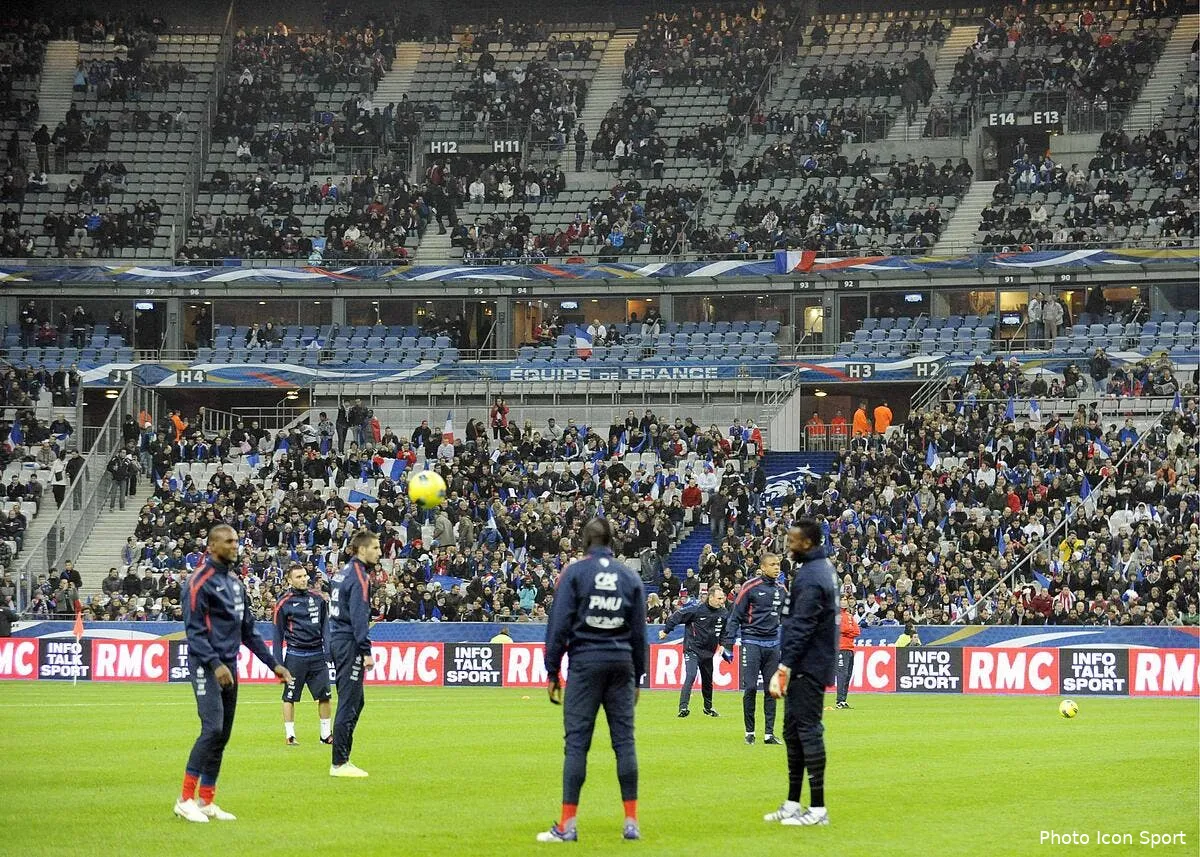 les bleus n arrivent plus du tout a remplir le stade de france iconsport noe 111111 25 3639587