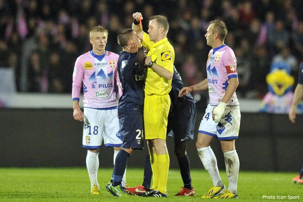 les cartons rouges le psg s en fout assure ibrahimovic iconsport noe 280413 14 0455807