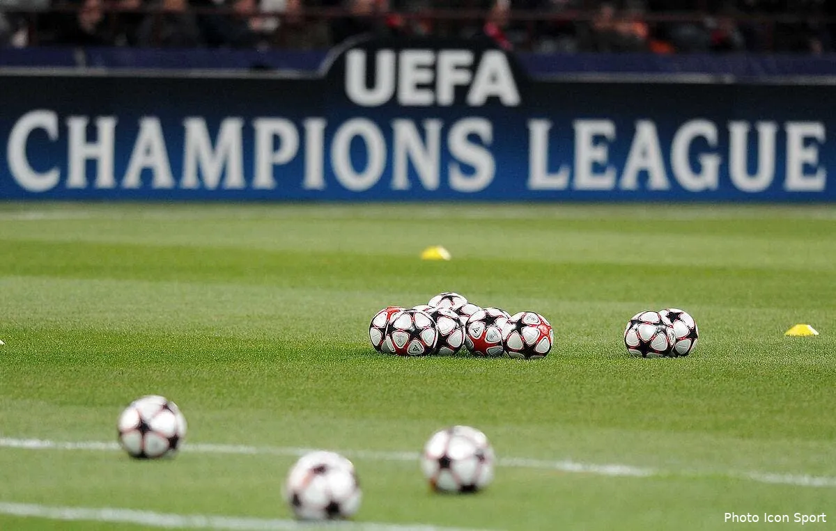 les chapeaux avant le tirage au sort de la ligue des champions iconsport liv 031109 88 1123773