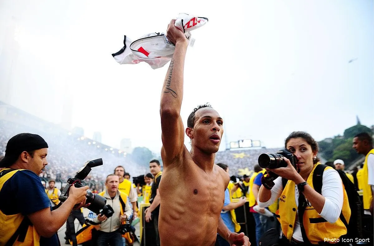 les corinthians sacres en copa libertadores iconsport ppg 041211 011 0936965