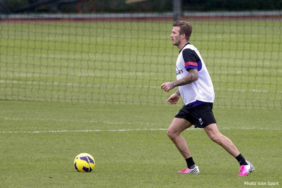 les coup francs l om son age david beckham s est bien amuse devant les medias iconsport vis 290113 20 3249015