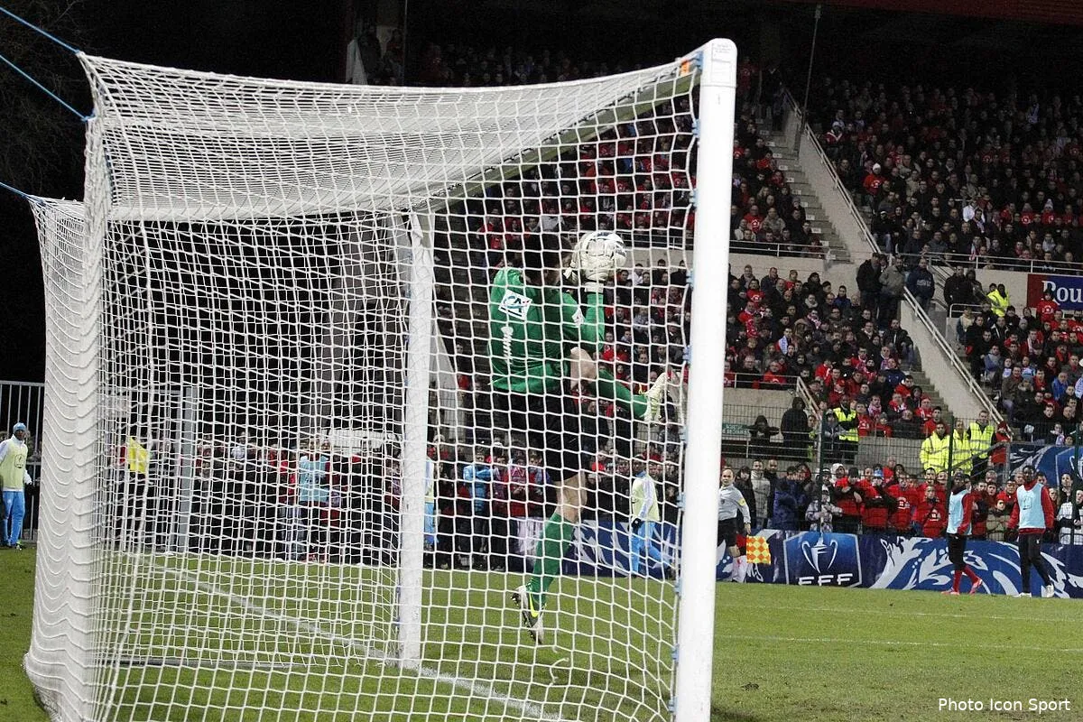 les jeunes gardiens ont les dents longues a l ol iconsport fid 300113 08 2060075