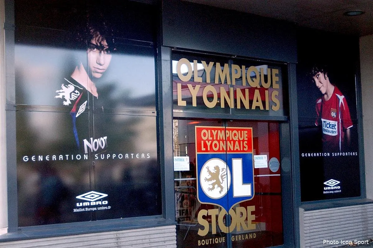 les nouveaux maillots de l ol presentes contre le psg iconsport ban 011006 08 0056217