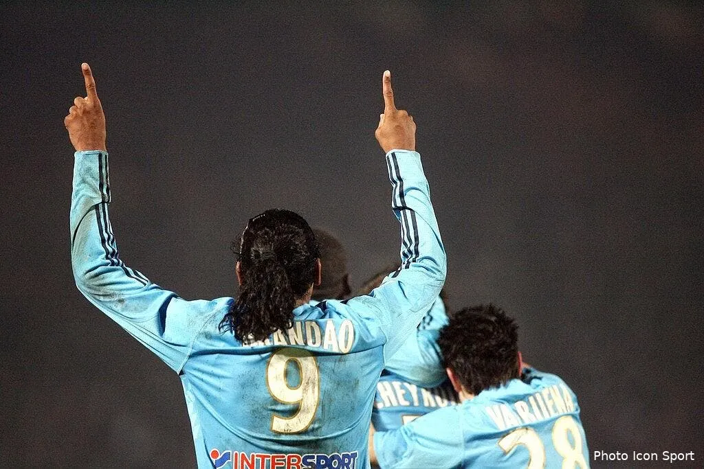 les supporters de l om sifflent le maillot de brandao 68473 16593