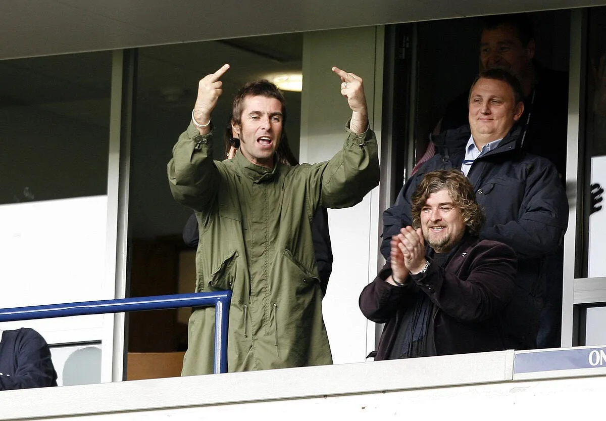liam gallagher vire de bernabeu pour avoir embrasse de force un stadier iconsport spi 160509 55 5339977