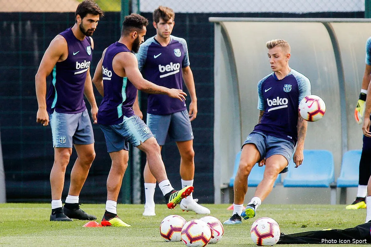 liga le barca autorise lucas digne a quitter la tournee pour signer a everton iconsport icon mar 170718 37 14226159