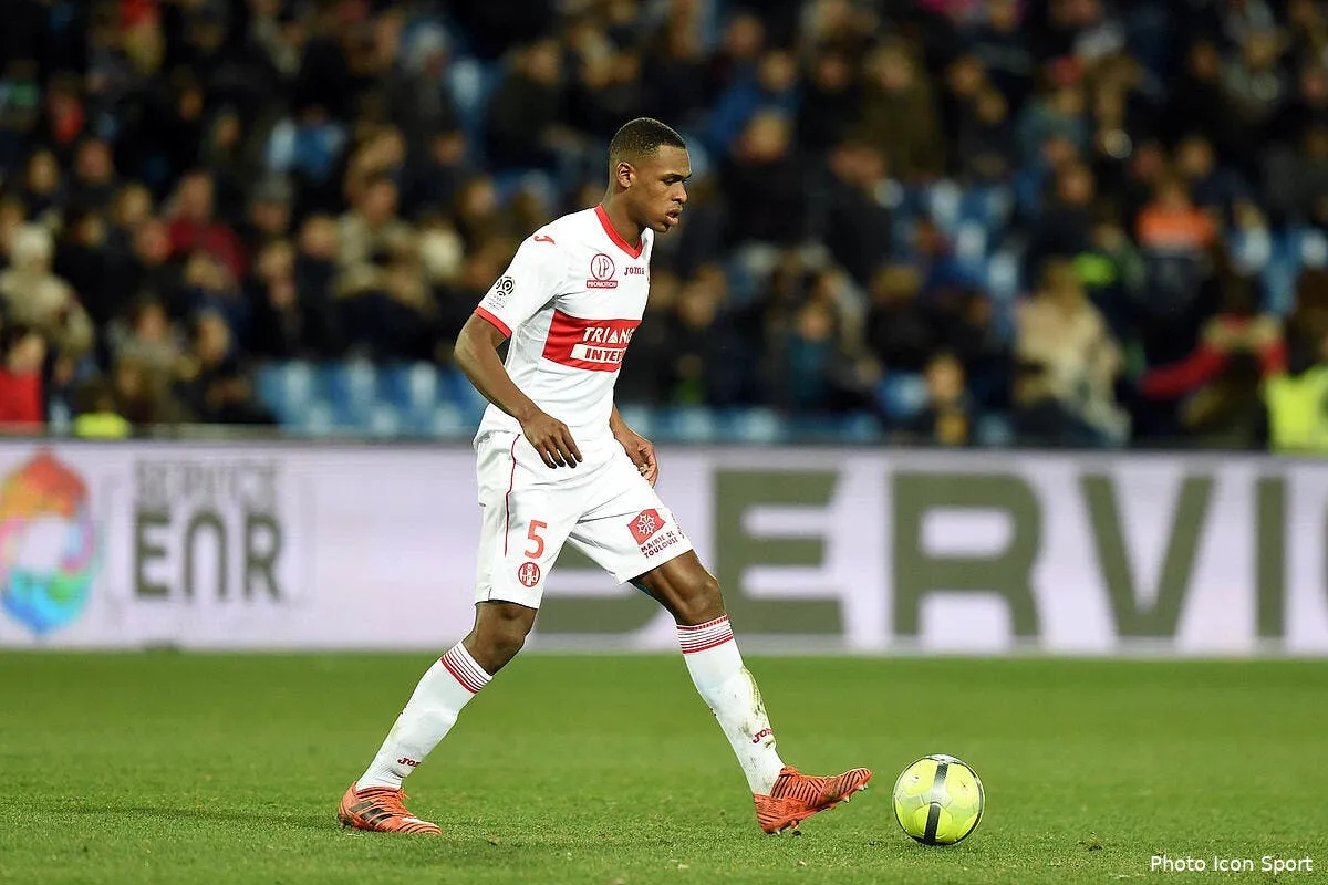 liga le barca craque pour ce defenseur de l1 au mercato icon dim 200118 81 16209929