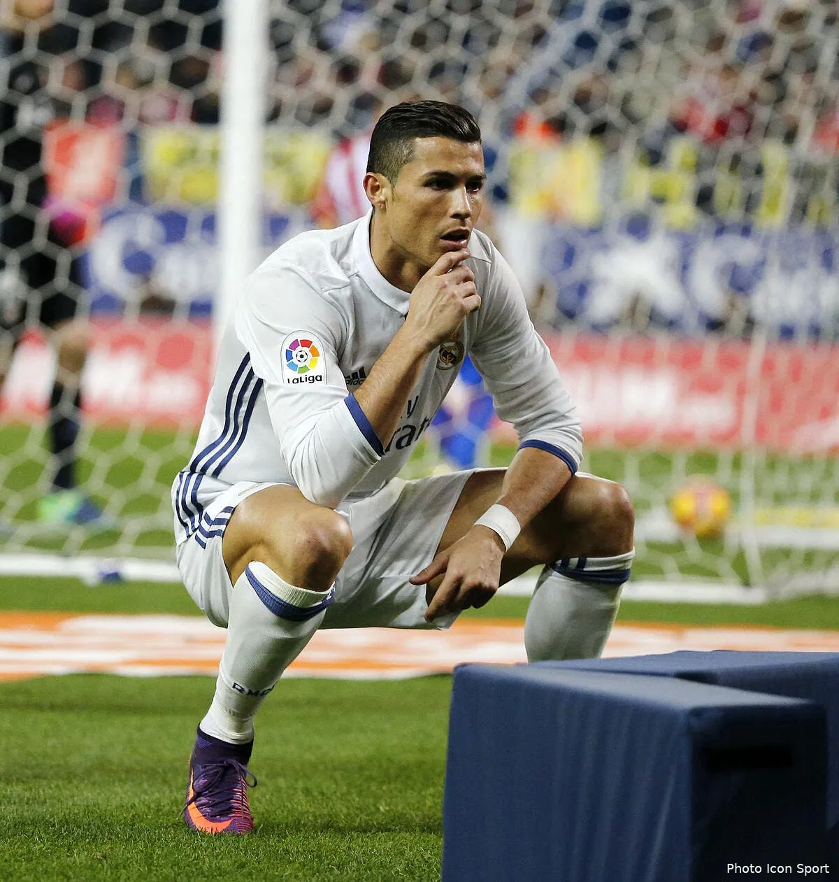 liga zidane decerne le ballon d or a cristiano ronaldo iconsport mar 191116 05 11161466