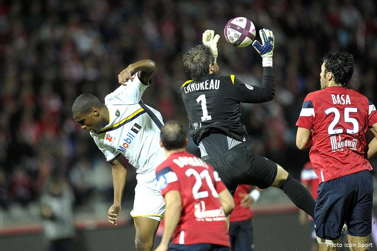 lille c est bien mais la defense c est du carton iconsport per 170911 05 1024844