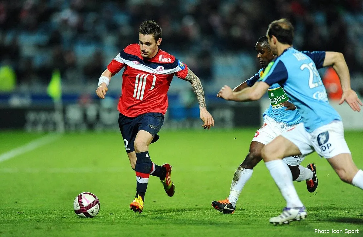 lille reflechit apres une offre de 6me pour debuchy iconsport win 261111 104 4938036