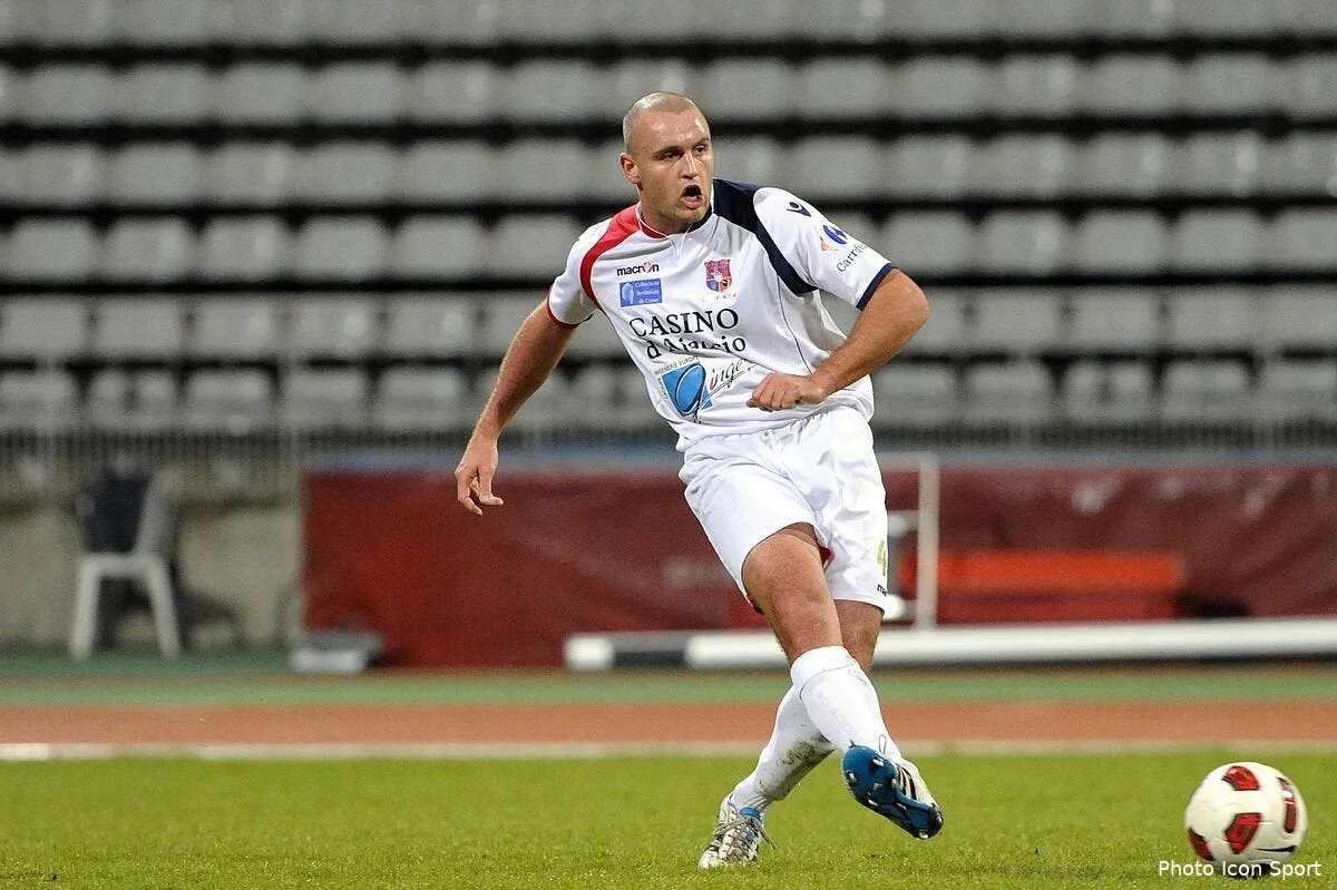 lisandro apparemment c est un phenomene pour la defense d ajaccio iconsport por 171211 33 4033494