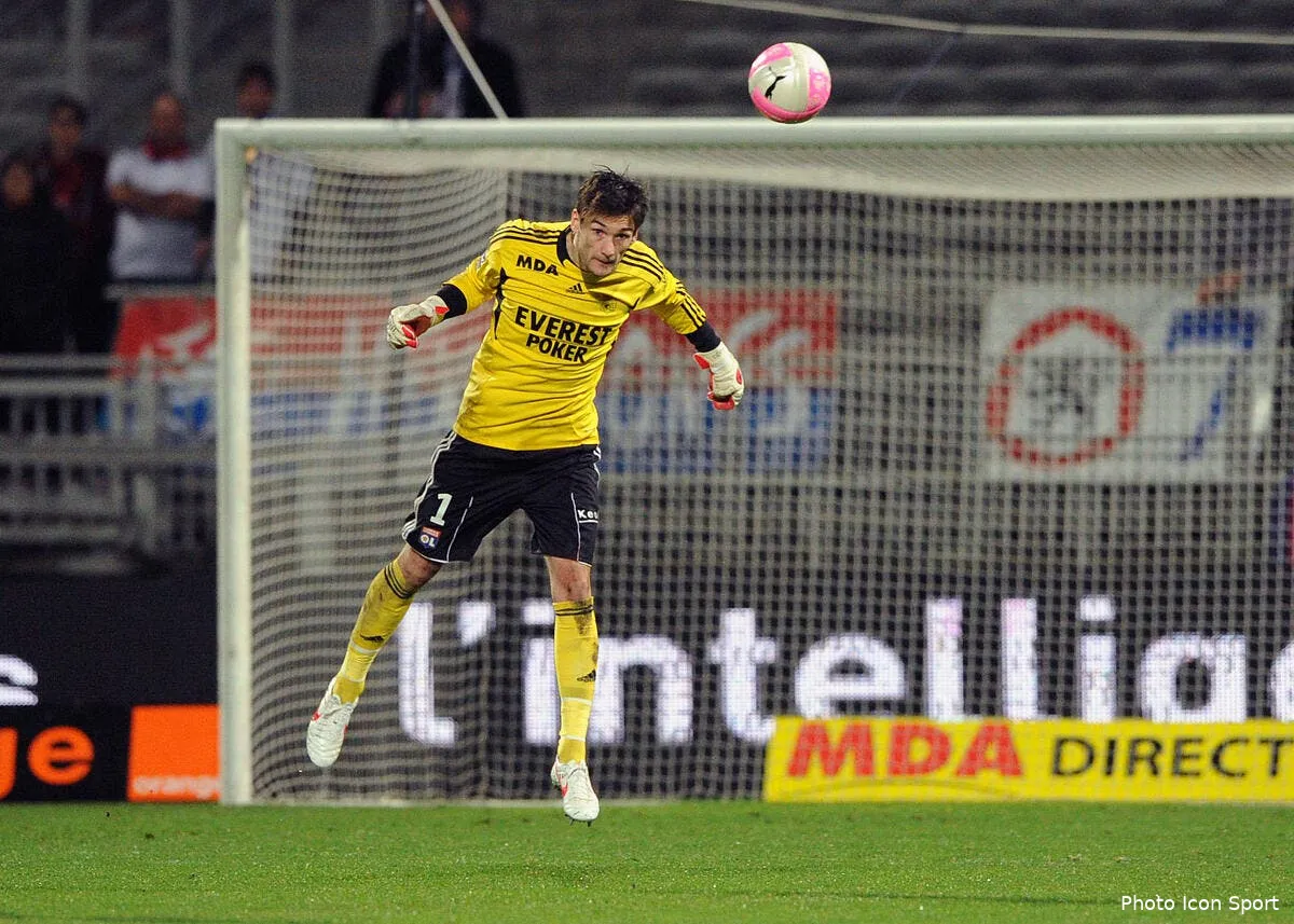 lisandro avoue etre perplexe sur l avenir de lloris a l ol iconsport jpt 220412 22 5435174