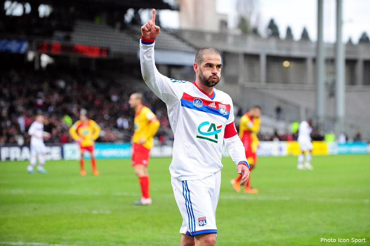 lisandro c est lui le guide a l olympique lyonnais iconsport jpt 080112 01 0829642