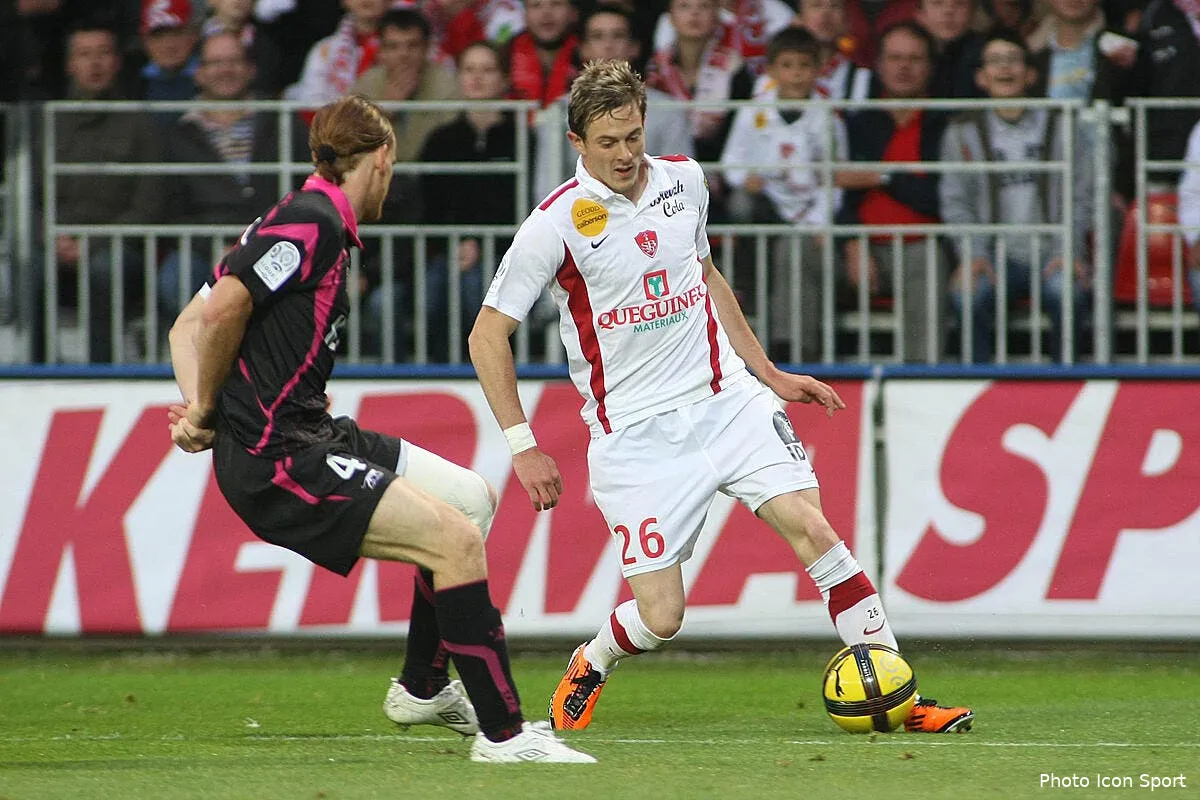 liverpool et schalke 04 en plein duel pour nolan roux iconsport tra 290511 01 0821040