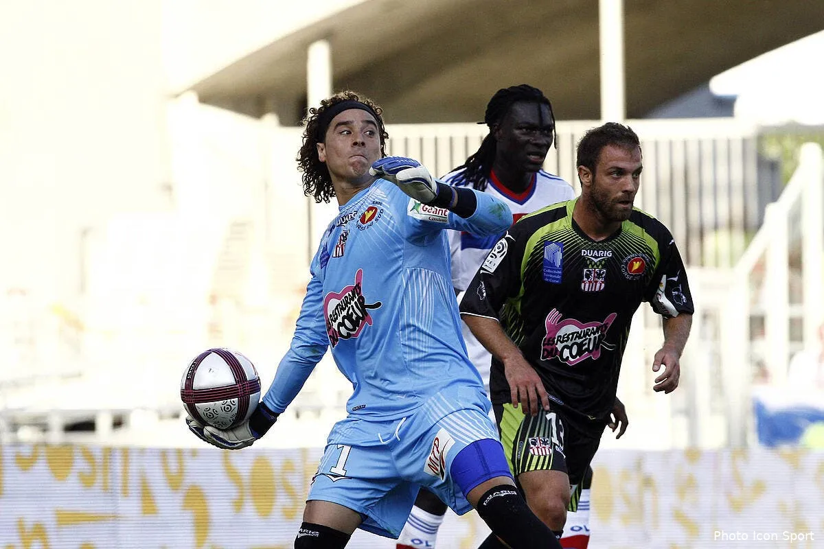 lloris n a pas decouvert ochoa samedi soir iconsport ren 130811 02 0923284