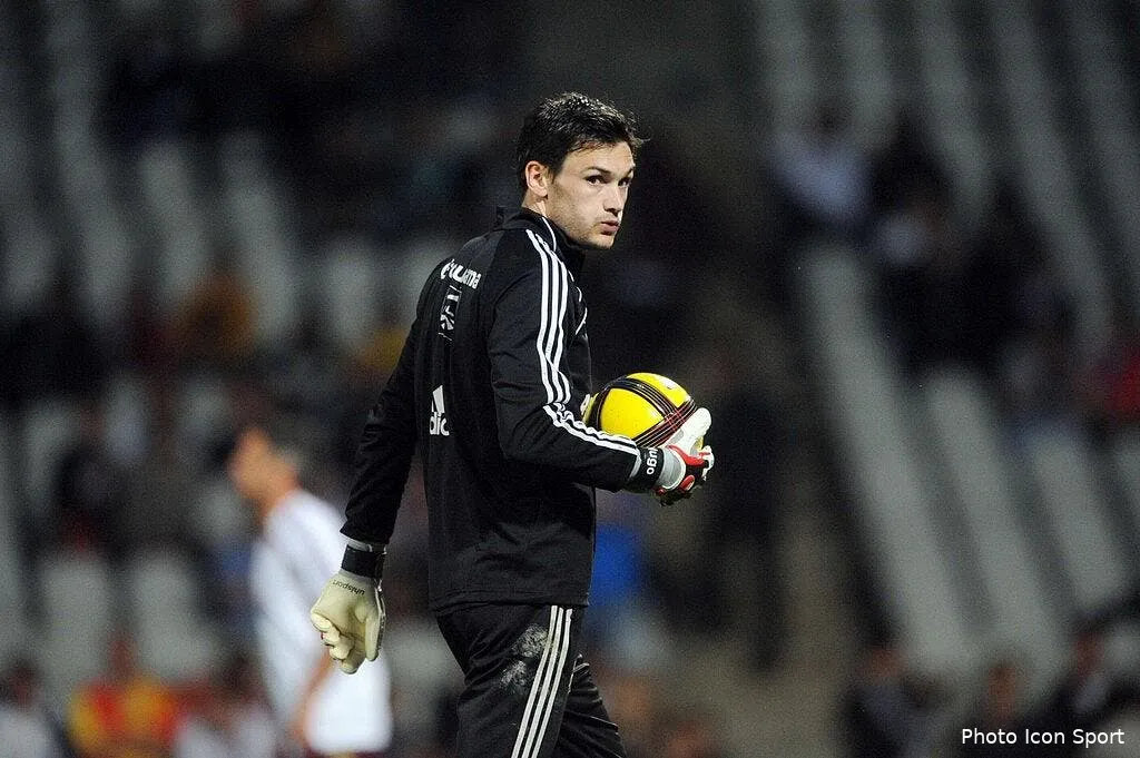 lloris voit bien l om garder sa couronne 70325 18200