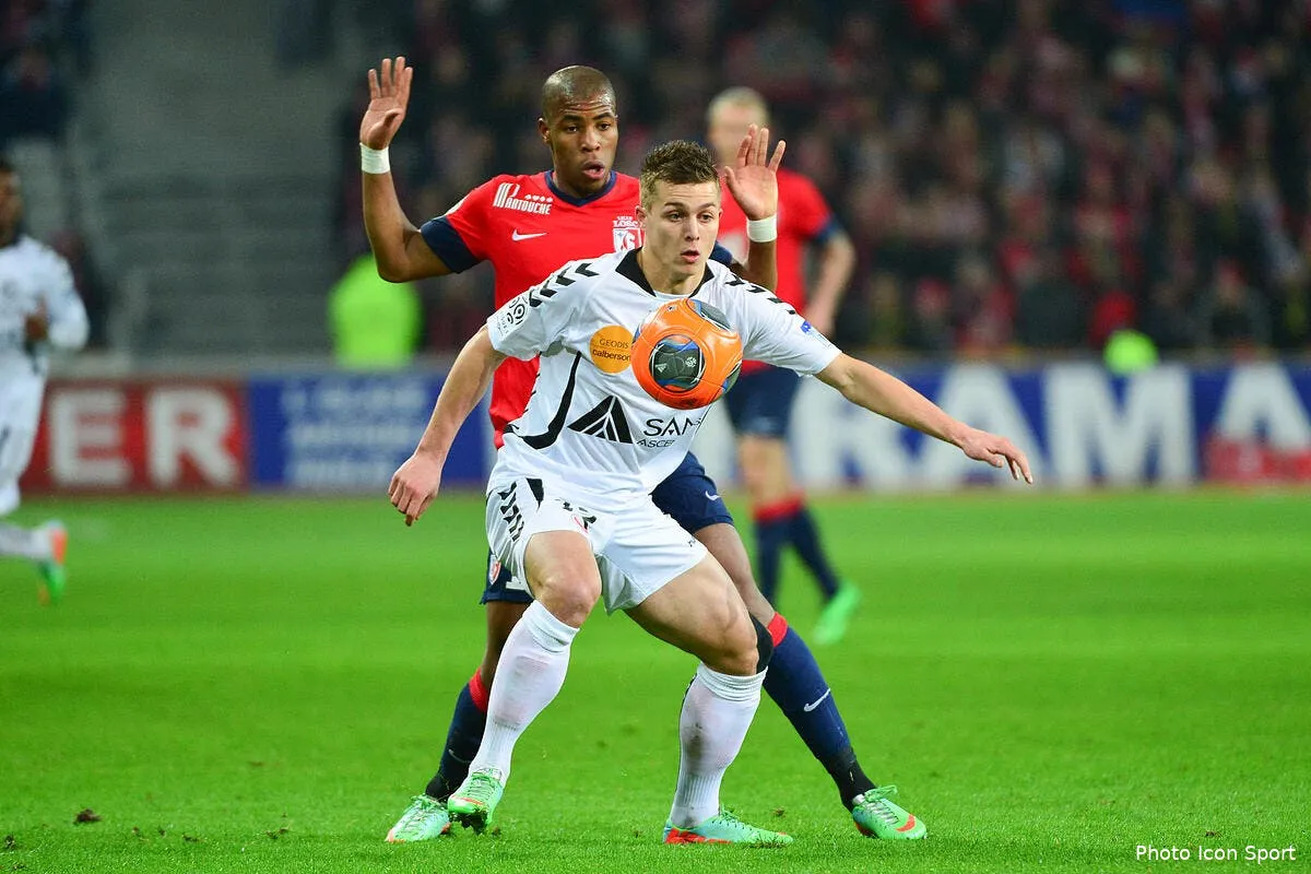 losc lille proche de rafler un attaquant convoite au mercato iconsport win 120114 08 31144354