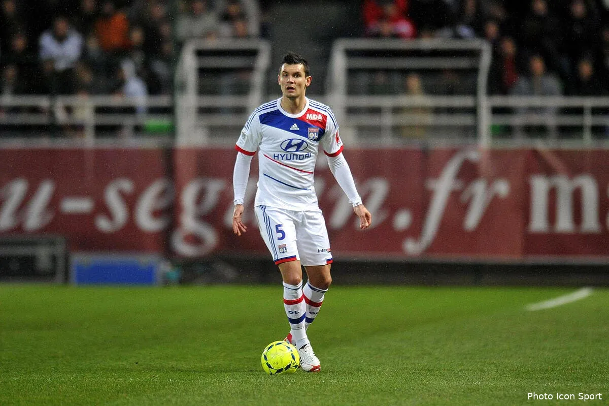 lovren en partance de l ol pour remplacer rami a valence iconsport noe 120113 06 2152339