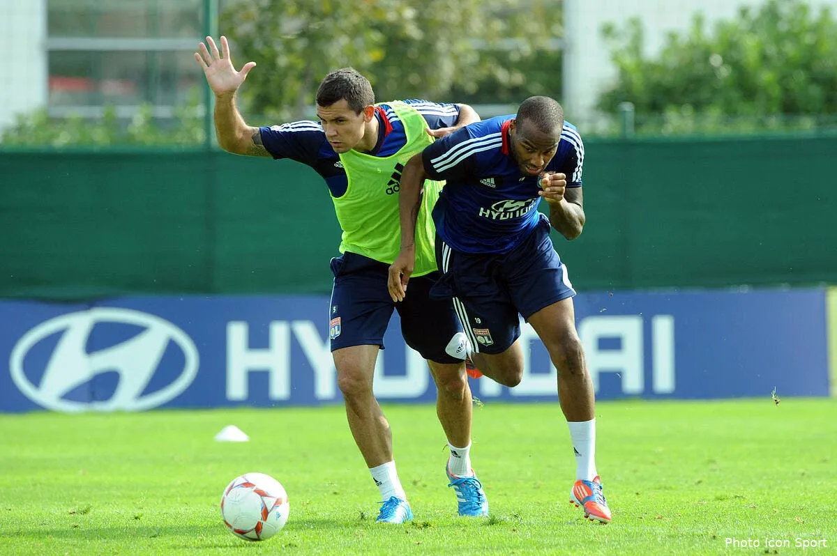 lovren et umtiti s entrainent a l ecart malbranque touche a la cheville iconsport jpt 110912 36 6457729