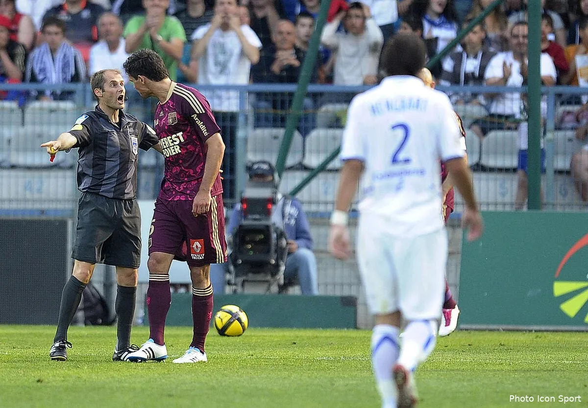 lovren prend trois matchs de suspension iconsport per 110511 97 4519634