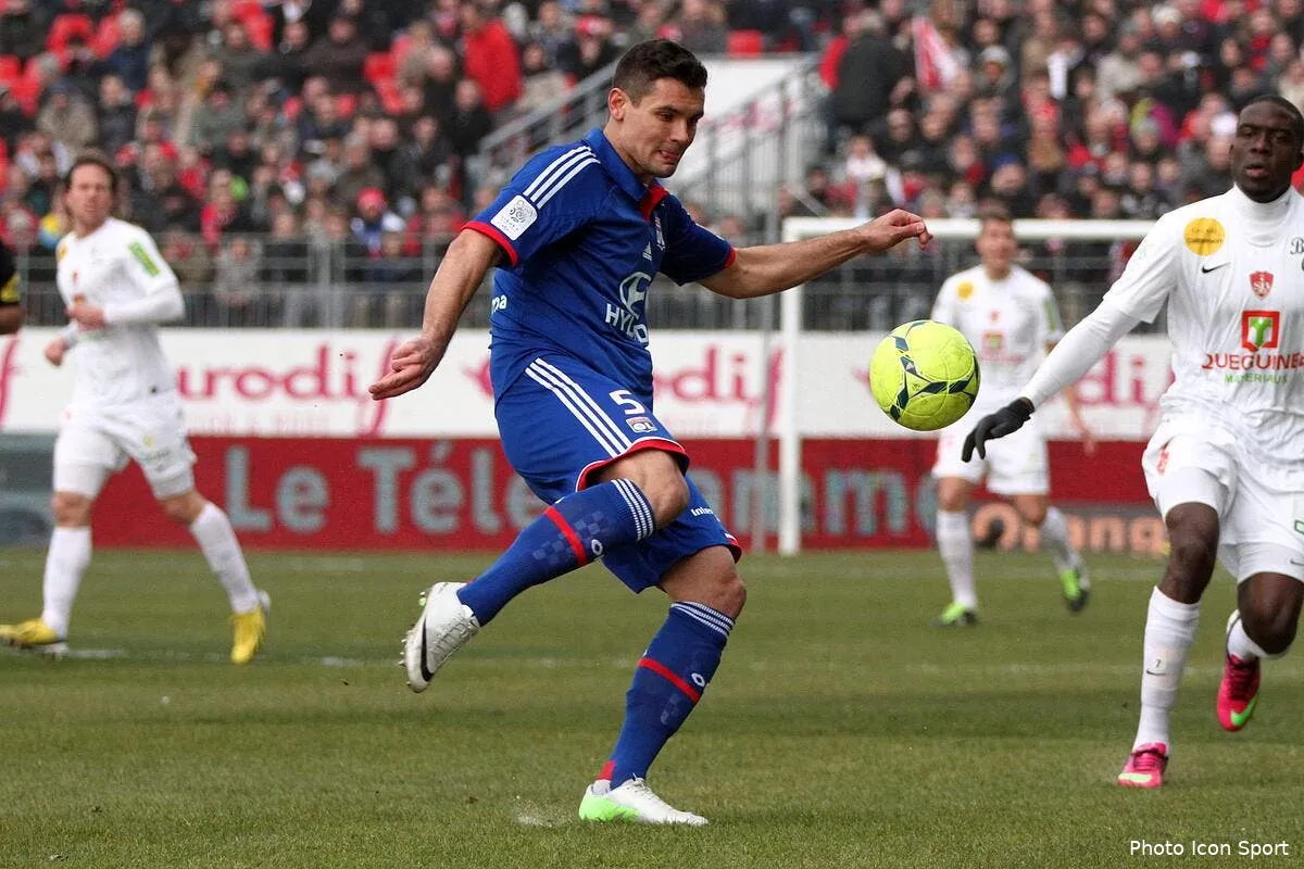 lovren se voit monter en puissance a l ol iconsport ker 030313 08 1152625