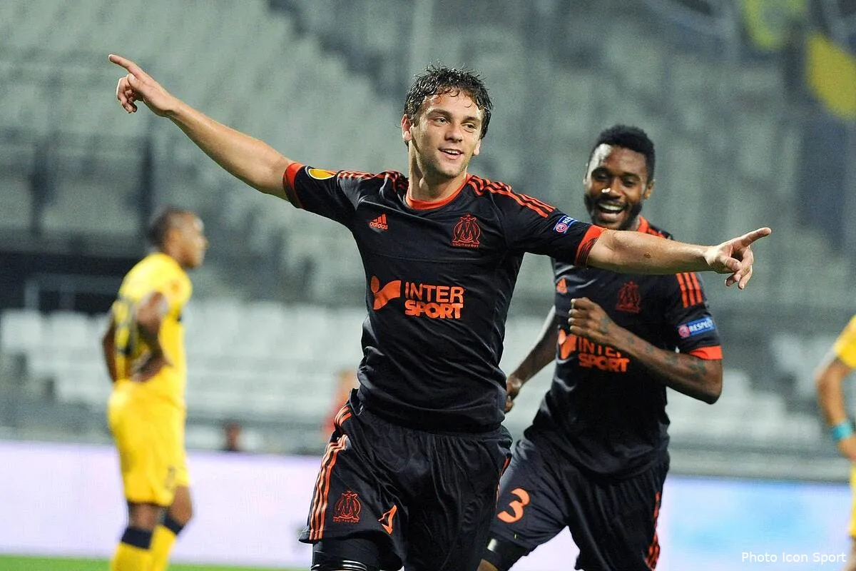 lucas mendes a joue les fortes tetes avec l om iconsport pet 041012 05 1040620