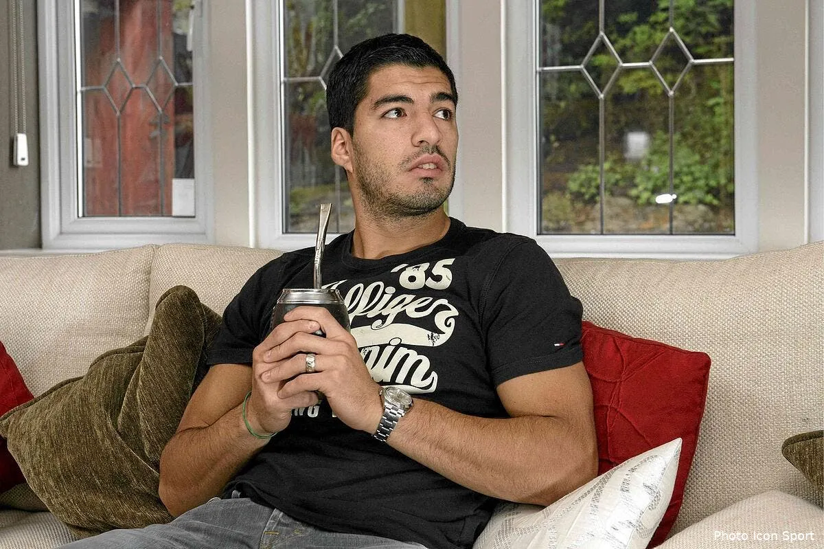 luis suarez s excuse et retrouve l entrainement a liverpool iconsport mar 070813 61 6563475