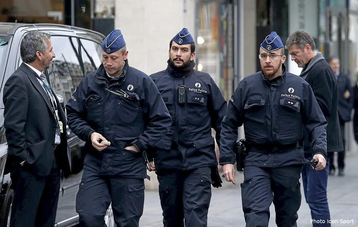 lukaku retire sa famille de molenbeek iconsport mar 141115 101 07126293