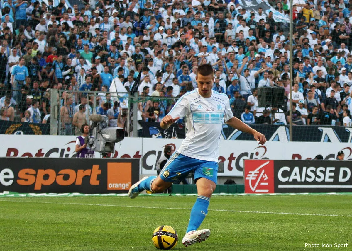 malaga veut se faire preter azpilicueta iconsport guy 210511 08 28 120355