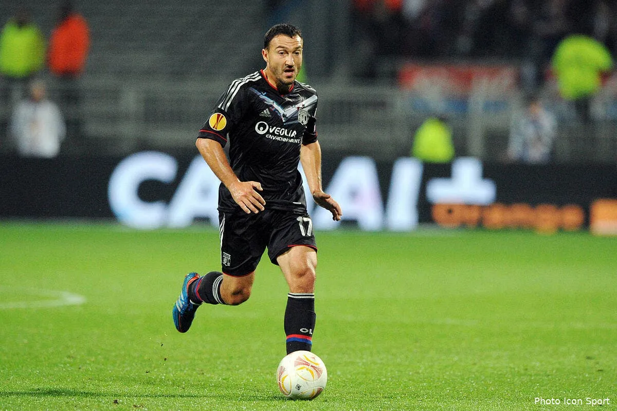 malbranque un monstre physique du style dhorasoo a l ol constate lacombe iconsport jpt 251012 74 11141853