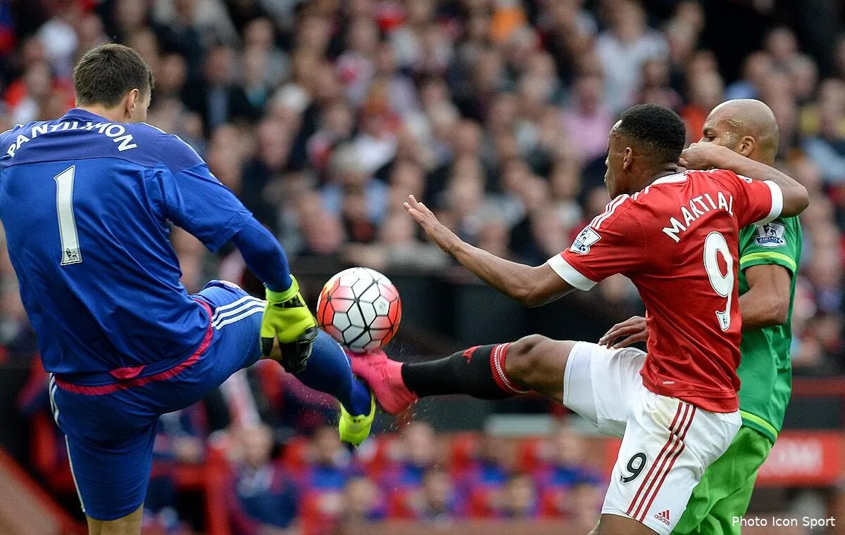 man city perd la tete mu et arsenal en profitent martial 10121709