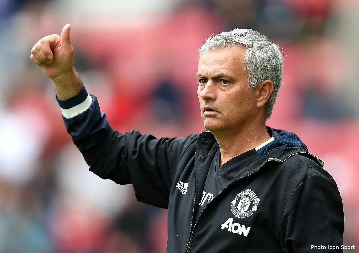 man united les red devils lui ressemblent deja mourinho applaudit mourinho 14149168