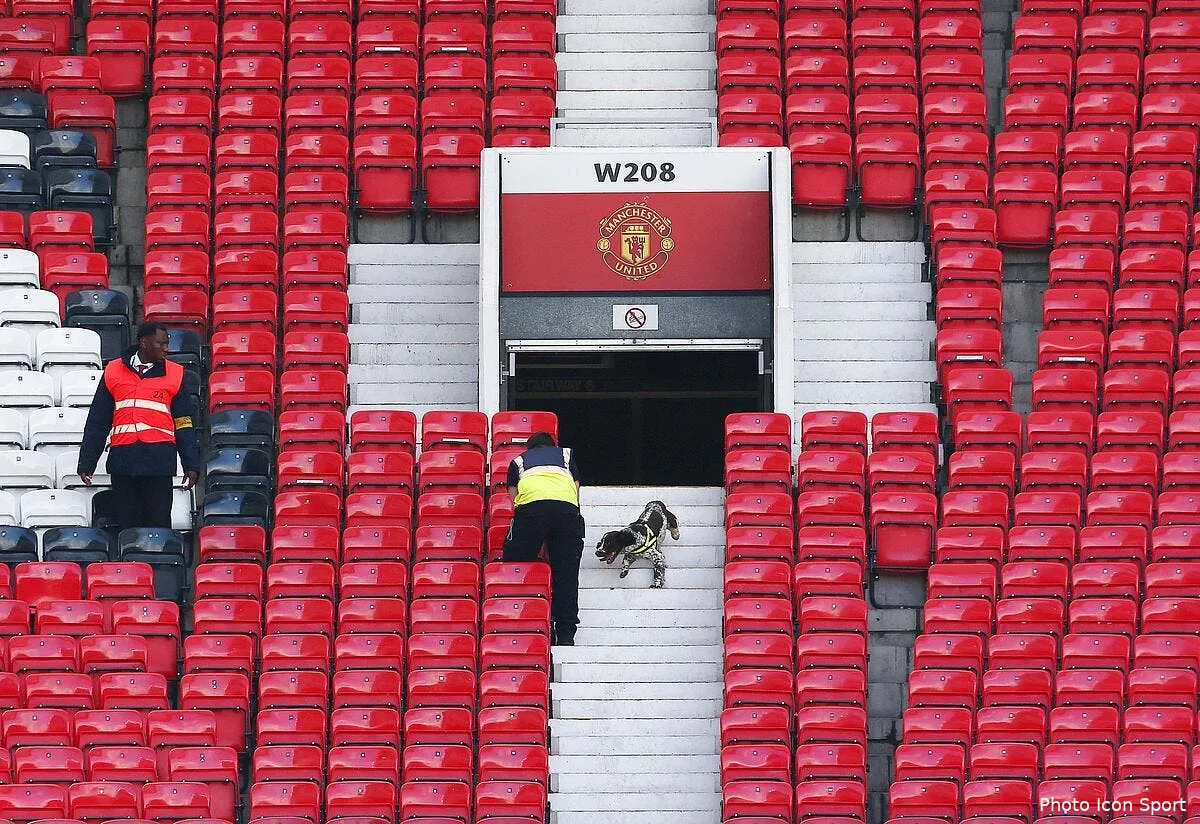 man utd bournemouth reporte un paquet suspect retrouve a old trafford iconsport bpi 150516 92 13143106