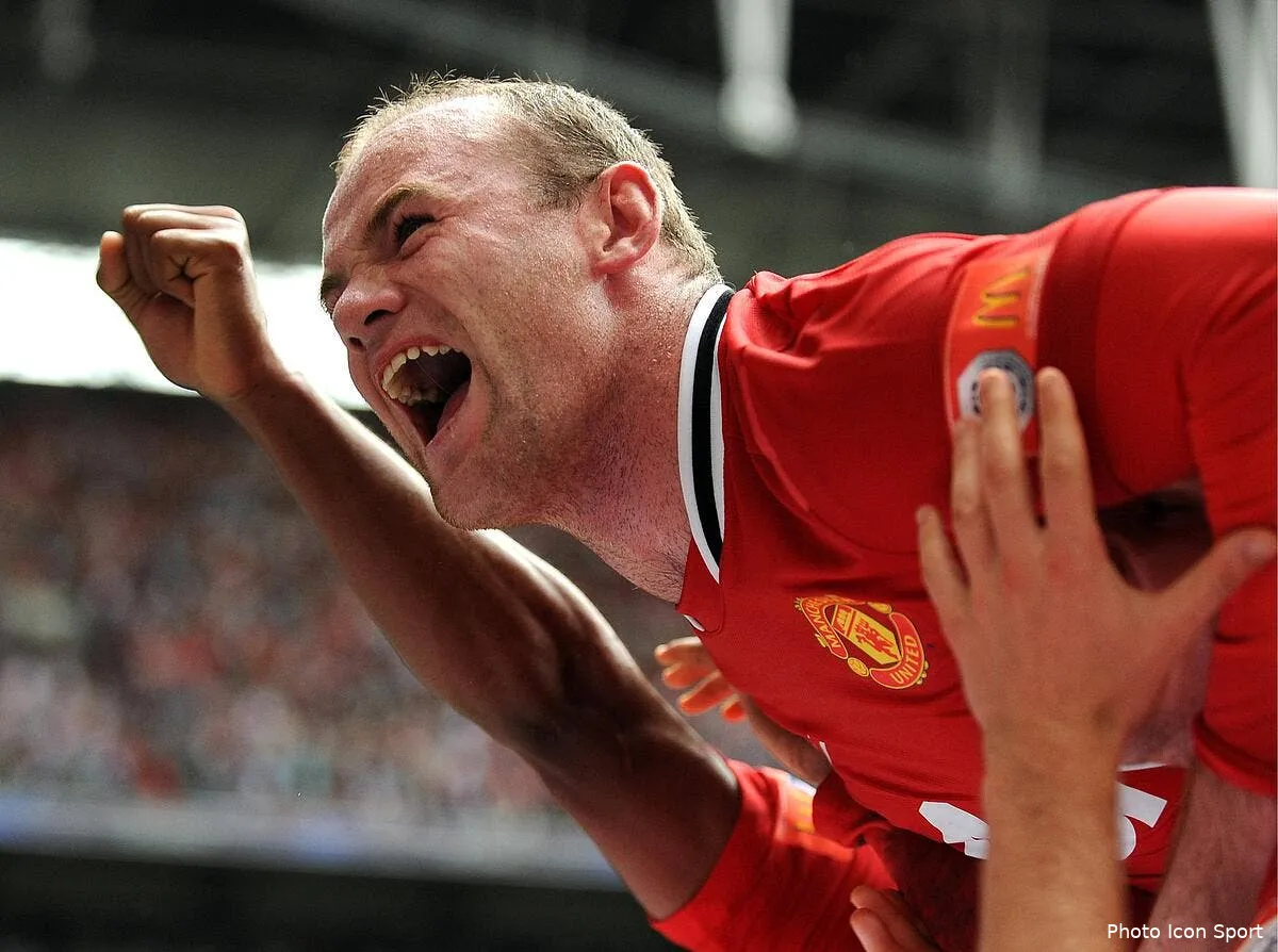 man utd repasse en tete de la premier league iconsport cam 070811 001 0328771