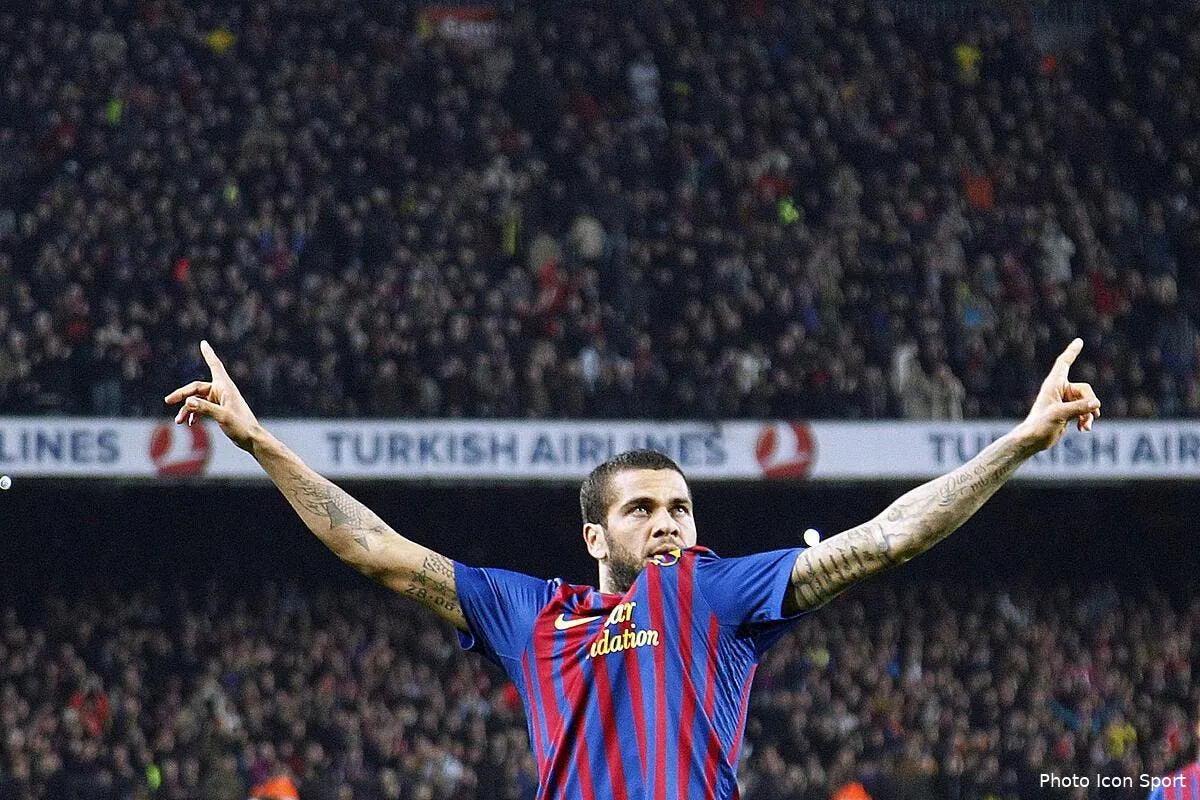 manchester city devance le psg et s attaque a daniel alves iconsport alf 250112 01 0535432