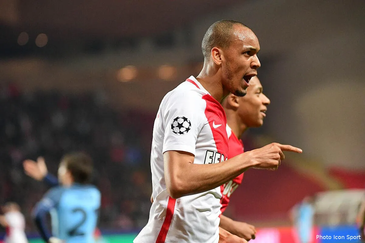 manchester united la destination surprise de fabinho fabinho 9184039
