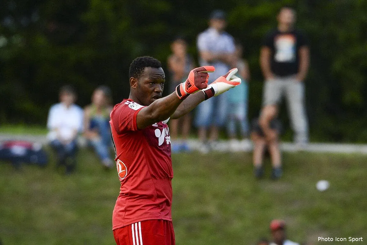 mandanda est cash sur son avenir a l om iconsport pet 270714 09 2994567