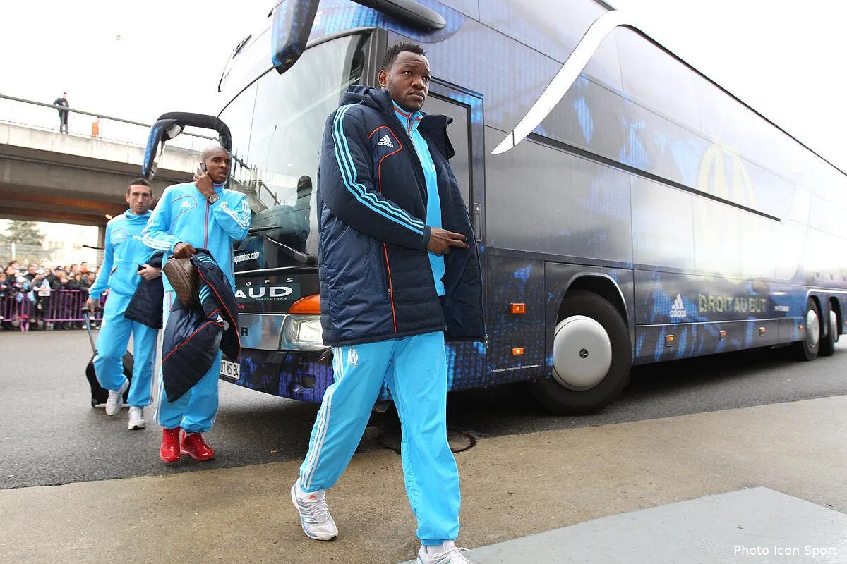 mandanda heureux de voir son petit frere a l om iconsport blo 151212 01 0547127