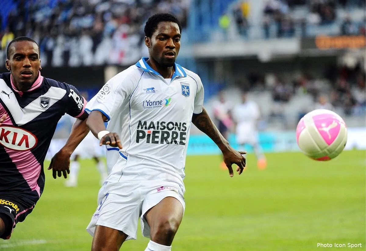 mandjeck se verrait bien a l ol ou a l asse iconsport win 070512 06 27 237163