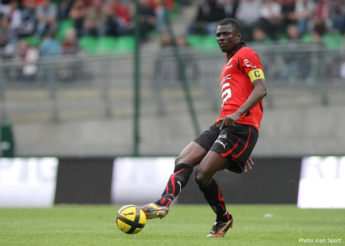 mangane le pompier de service dans la defense de l ol iconsport ico300411 01 11118971