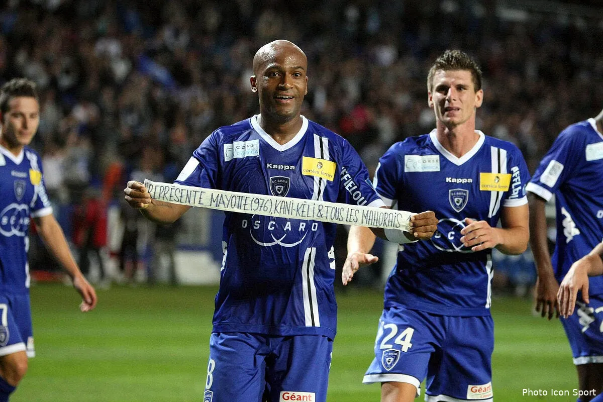 maoulida range ses bandelettes avant d affronter l om iconsport mae 061012 1545287