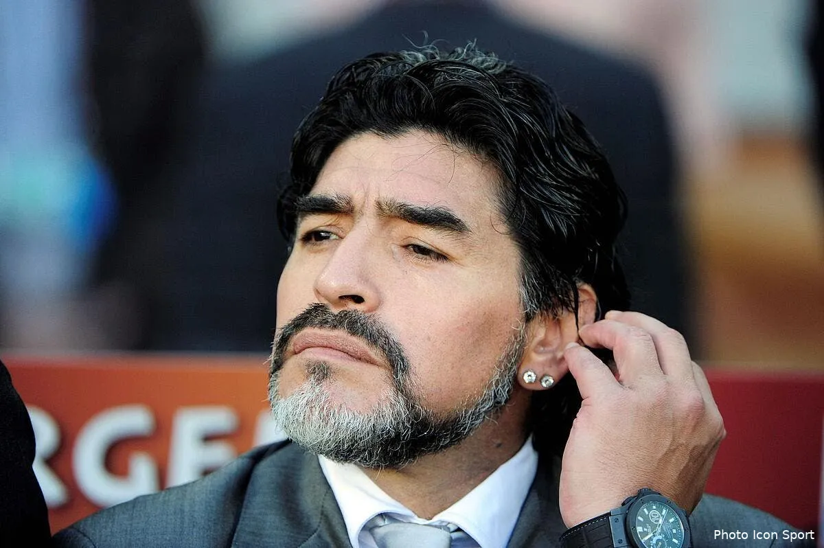 maradona reprend de volee la main d un supporter iconsport win 030710 20 5025136