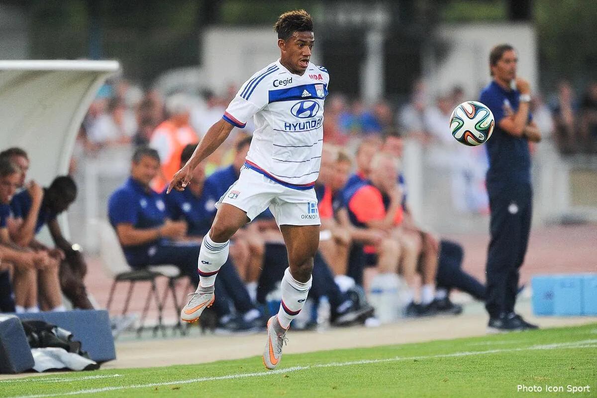 maroc pour avoir imite aurier un lyonnais se fait renvoyer moufi144744