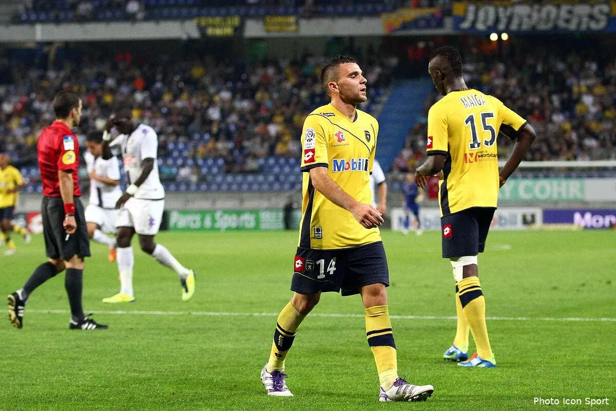 martin jette l eponge avant valenciennes iconsport con 011011 33 1125987